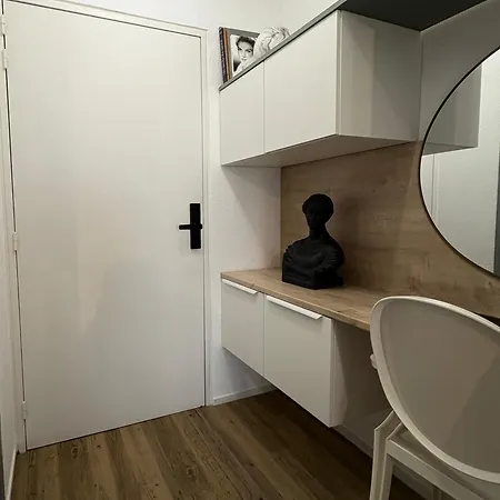 Galerie 466 L'art De Vivre A *